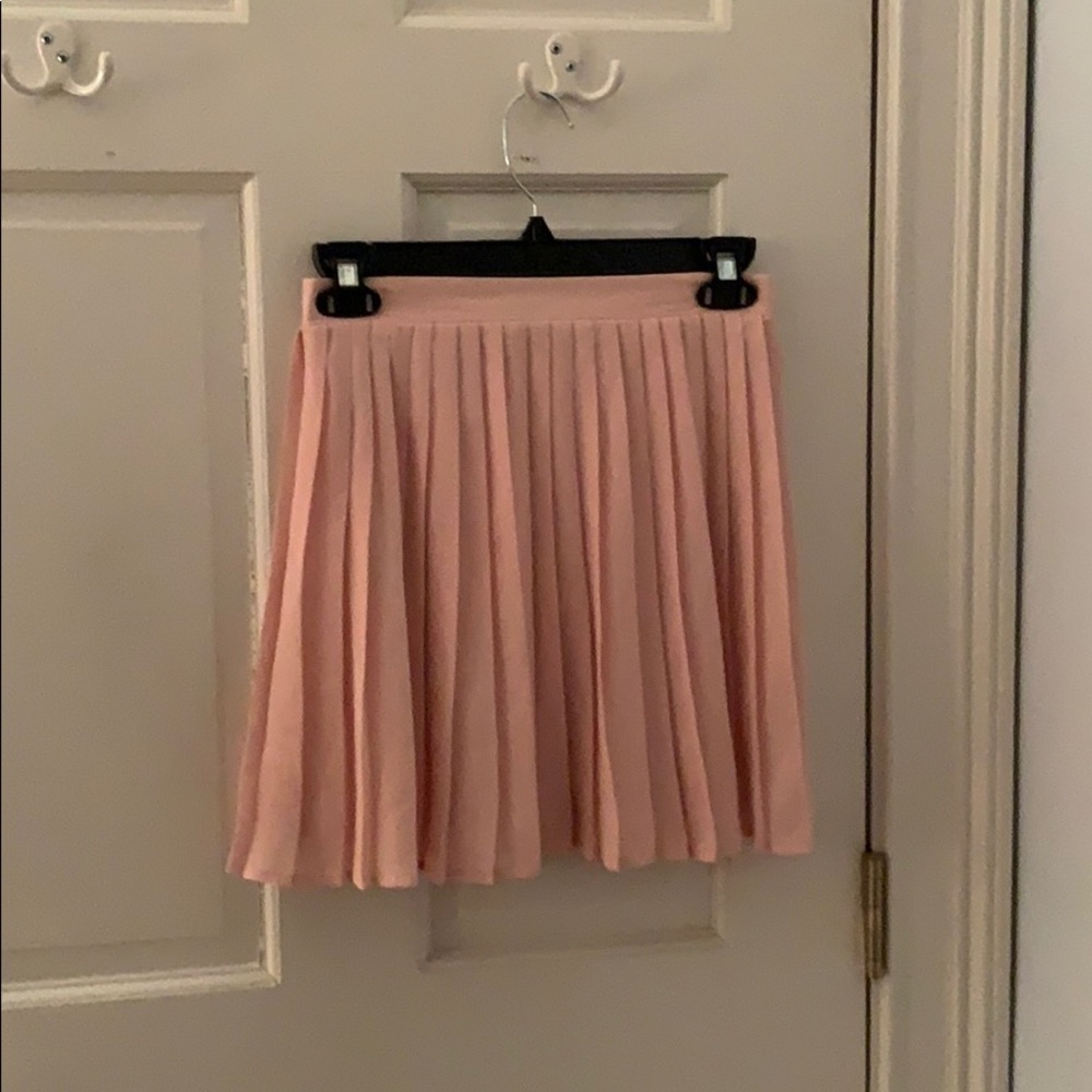 Never worn pleated pink high waisted skirt